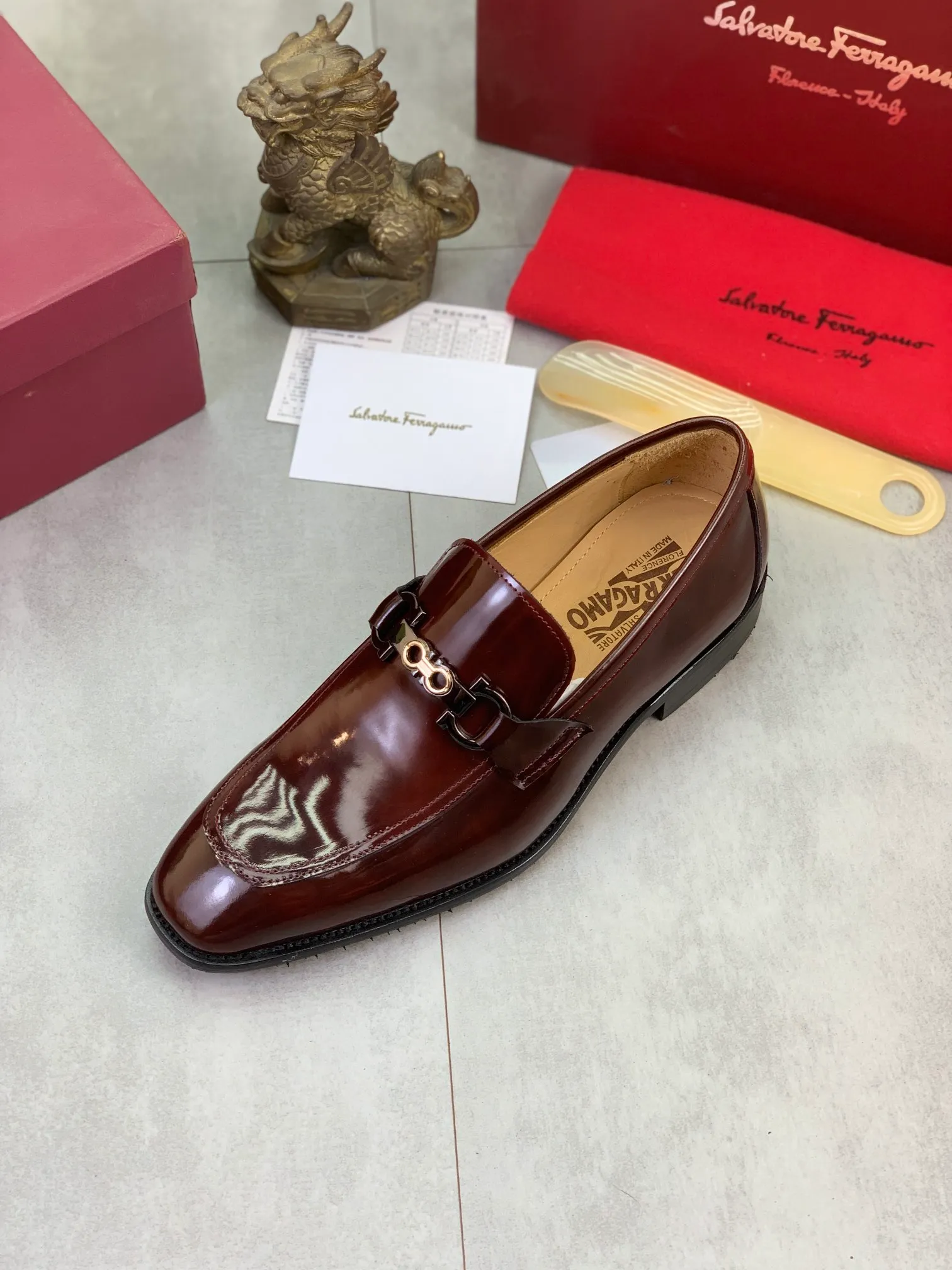 Men's Men's Shoes 💰P460💰[New Style] Water-dyed Niuli 🆘[Salvatore Ferragamo] Ferragamo's latest casual business leather shoes for men! Available at counters simultaneously! The fabric is made of specially imported original open-edge beaded calfskin, and the interior is made of imported water-dyed cowhide. It is absolutely luxurious and leads the fashion trend. Matching code: 38-47 black and burgundy optional